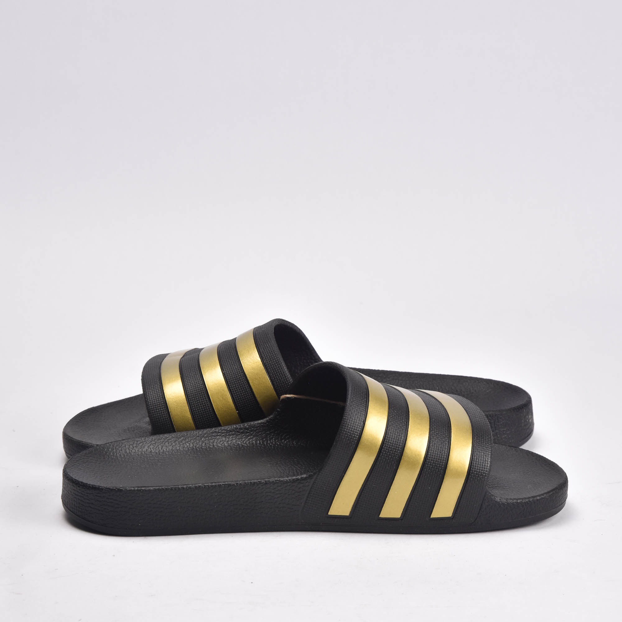 ADILETTE AQUA